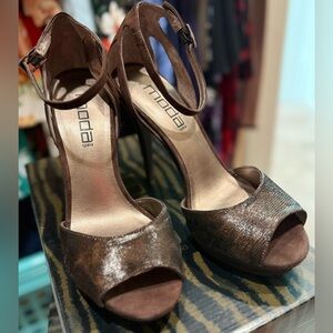 Moda Spana Brown Leather  Peep Toe Heels